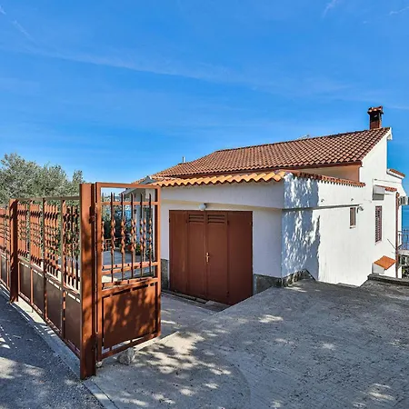 One-bedroom In Seget Donji Апартаменти