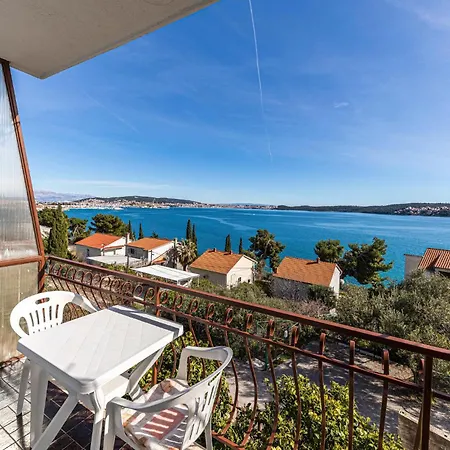 One-bedroom In Seget Donji Апартаменти
