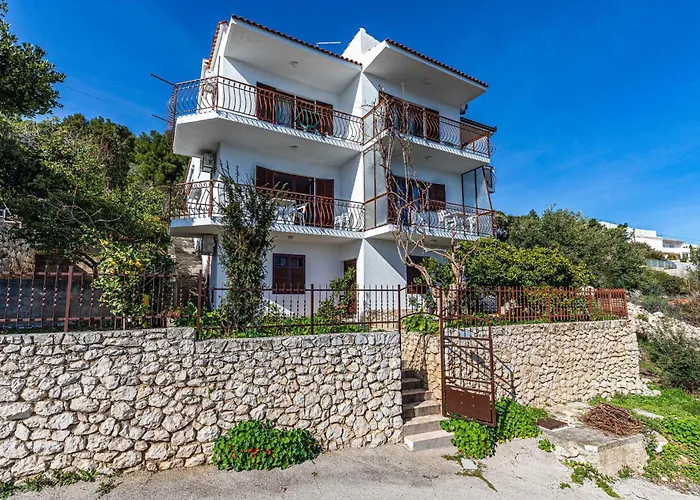 One-bedroom In Seget Donji Апартаменти Трогір