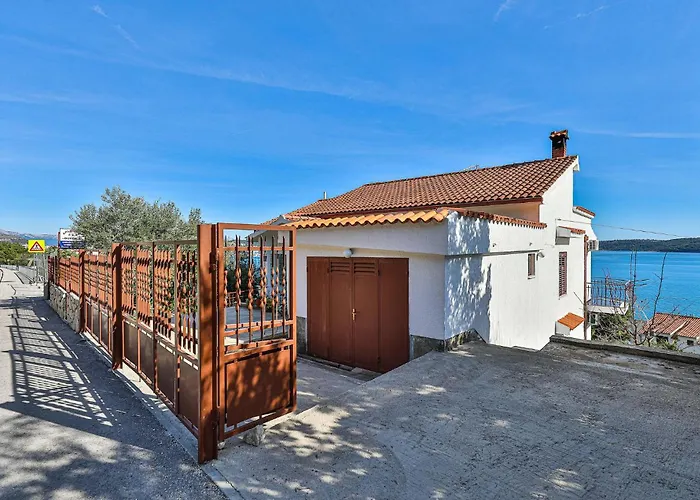 One-bedroom In Seget Donji Апартаменти